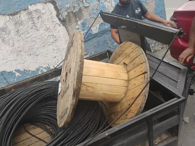 Carretel de Madeira Gigante - 105 cm x 70 cm