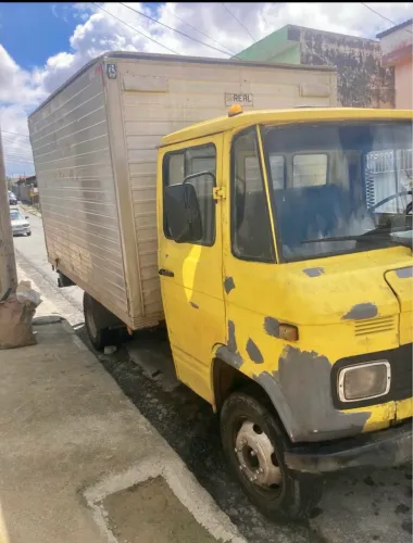 Vende-se 608 baú