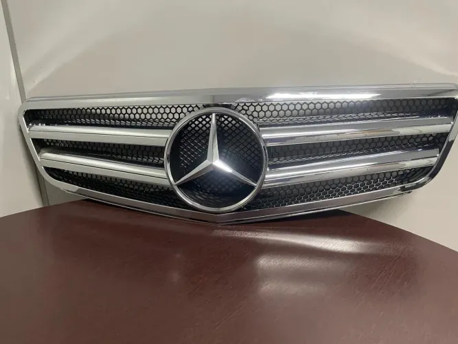 Grade Frontal Mercedes C180