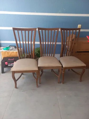 3 cadeiras madeiras