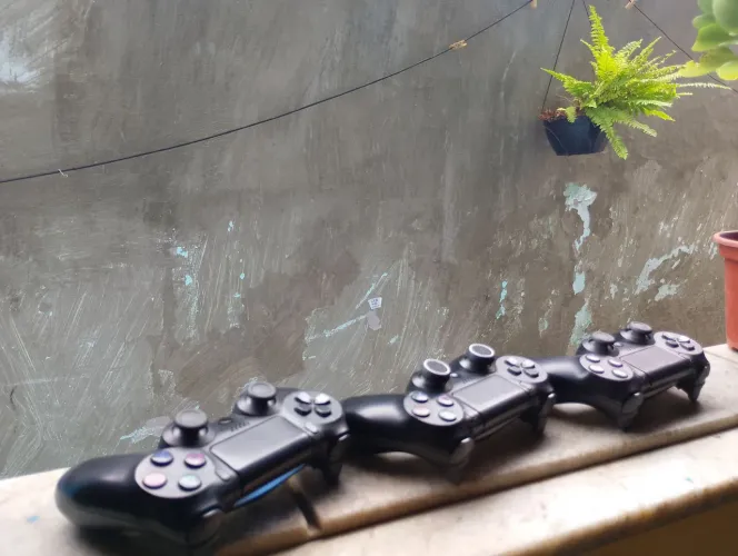 Vendo Três controles PS4