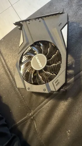 Placa de vídeo GeForce 1050 4gb semi nova