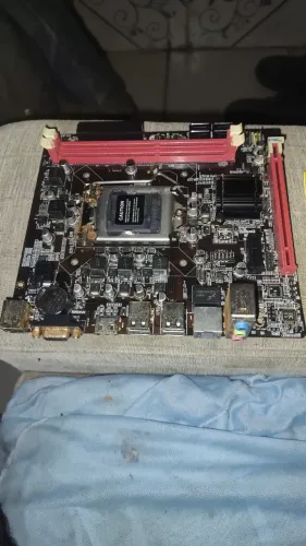 Vendo placa mãe lga 1155 - com defeito