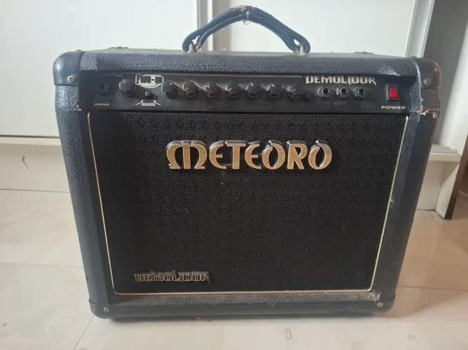 VENDO CUBO DE GUITARRA METEORO 350R$