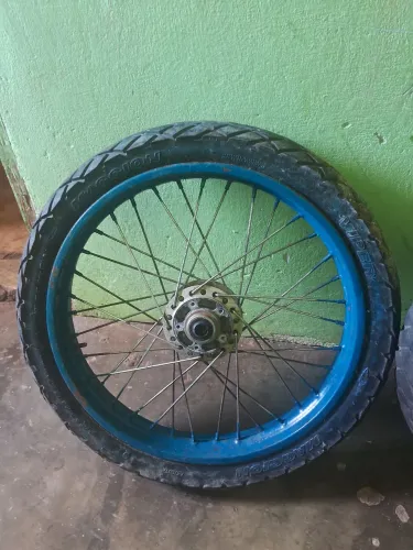 Pra vender logo! Rodado da bros 160 dianteira vem com os pneus e cubo.