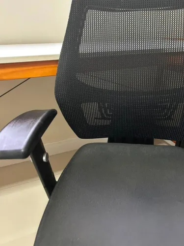Cadeira de Escritório Ergonômica com Regulagem de Altura