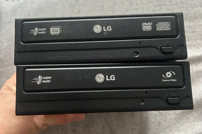 Dois gravadores de leitor de DVD/CD LG
