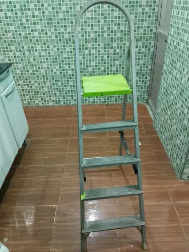 Escada de 5 degraus 120 reais no dinheiro.