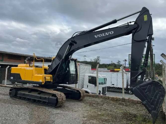 Escavadeira Volvo EC220D