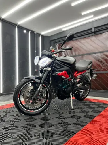 Triumph Street Triple 675R 2015