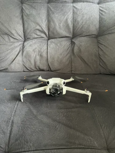 Drone Mini 4 Pro Fly More Combo + Controle com Tela (DJI RC 2) - Estado de NOVO!