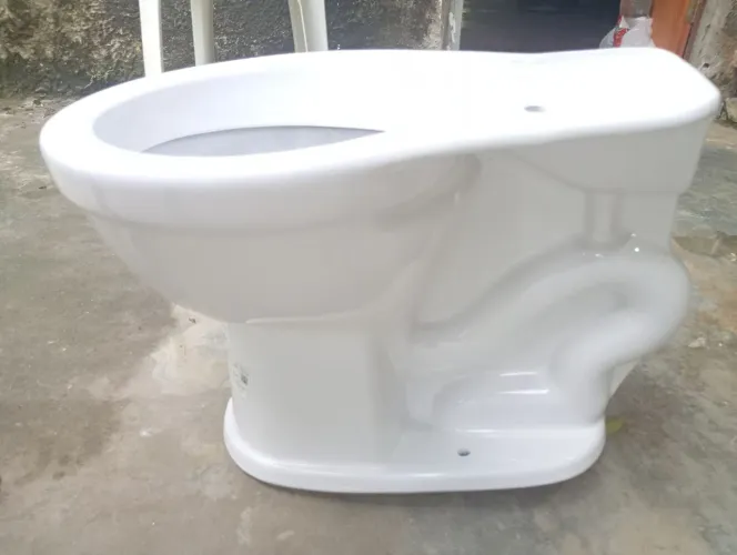 Vendo vaso sanitário novo nunca usado motivo da venda não estou precisando está aqui parad