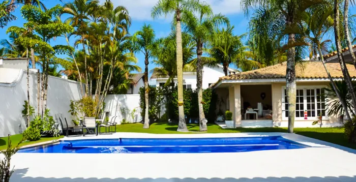 Casa térrea À VENDA no Condomínio Jardim Acapulco I - Guarujá