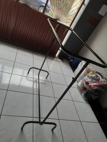 Vendo arara dupla para roupas, está em perfeito estado! Usada poucas vezes $150