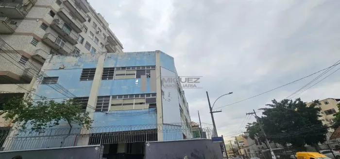 Prédio Comercial à Venda na Rua Hermengarda 767 m²