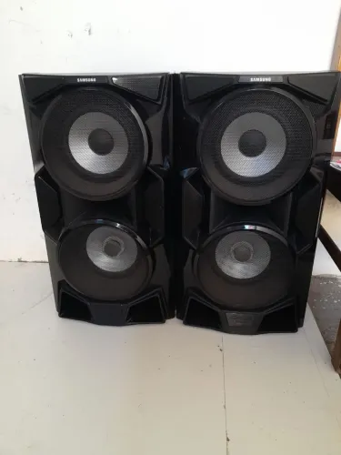 Vendo essas caixas de som Samsung 2000w