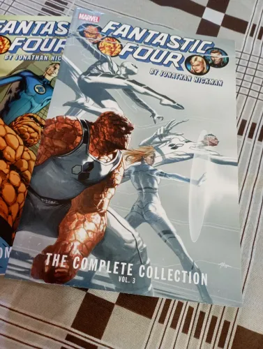 FANTASTIC FOUR COMPLETE COLLECTION BY JONATHAN HICKMAN VOLUMES 1 E 3 IMPORTADAS