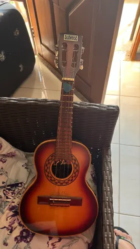 Vendo Cavaquinho Del Vecchio muito novo
