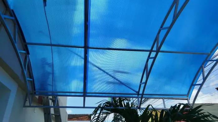 Toldos em policarbonato azul/telhas PVC/ACM