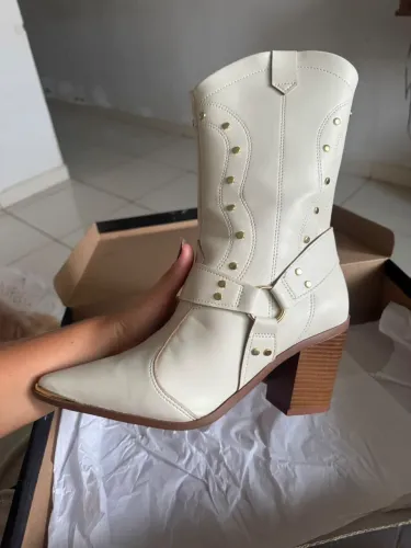 Bota Branca c/ dourado Vizzano Cano médio