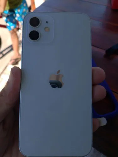 iPhone 12 bateria 100% acompanha duas duas capinhas carregador tela e bateria trocado