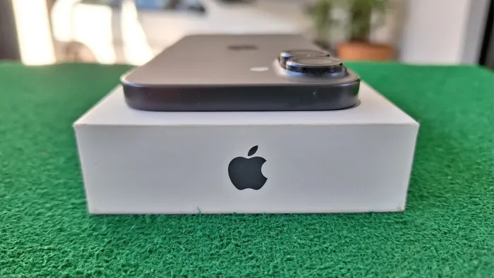 iPhone 16 128GB preto