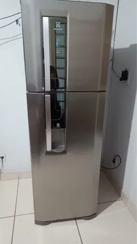 Geladeira Electrolux 400L Frost Free com Dispenser de água