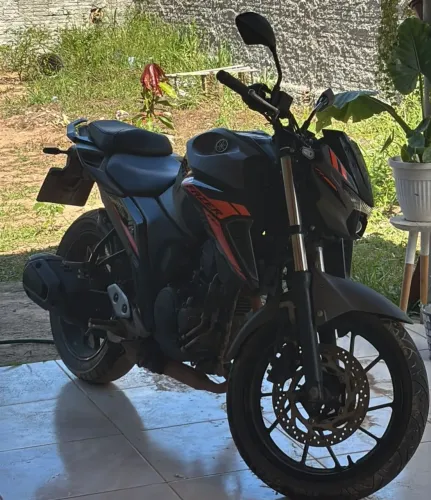 Moto yamaha FZ25