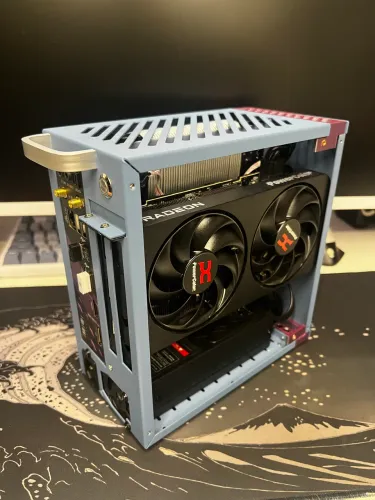 Pc gamer Ryzen 7 9700x + RX 9060 XT 16Gb 