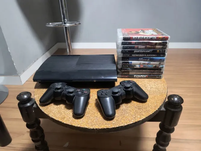 Ps3 slim 500gb, 2 controles, 12 jogos, tudo original