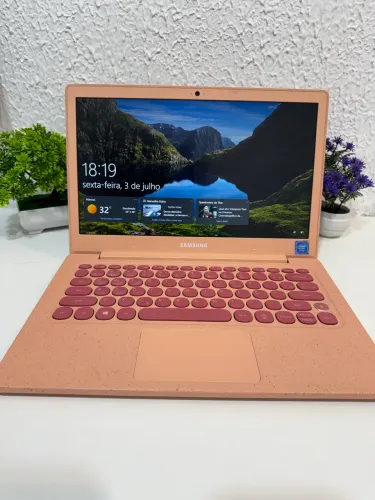 Notebook Samsung F30 Rosa 13.3" Intel Celeron 4GB/250GB (SSD) Windows 10