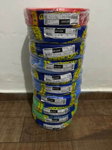 Vendo 10 rolos de fio de 1x2,5mm, todos cobrecom. Pv para mais informações