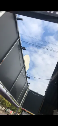 Estrutura de placa e estrutura de toldo 