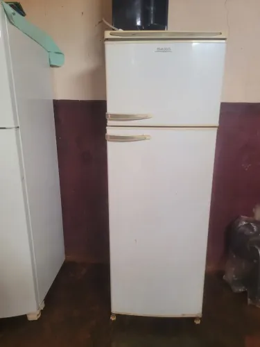 Vendo geladeira, fogão, bebedouro de água e lavadora de alta pressão