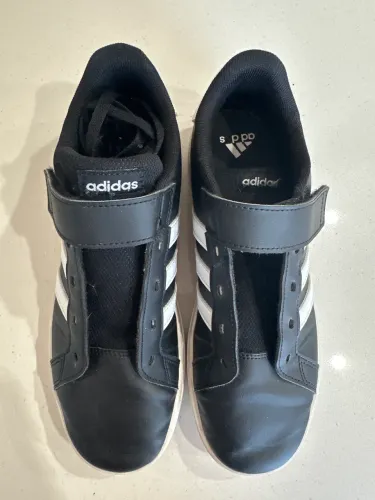 Tênis Adidas