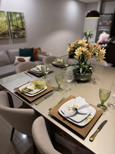 Mesa Sier 1,50x1,50 com 8 cadeiras | Laca cristalizada | Oportunidade