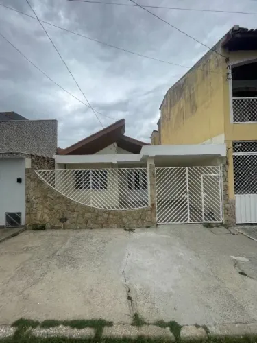 Casa com 3 dormitórios para alugar, 133 m² por R$ 3.500,00/mês - Pedregulho - Guaratinguet