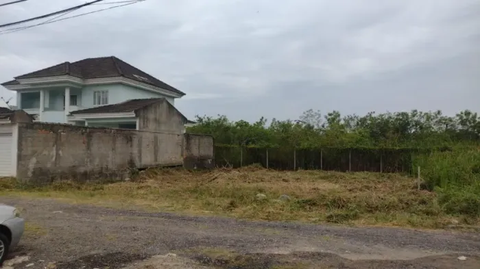 Terreno em condomínio fechado em Vargem Pequena 360m2 com Escritura e RGI