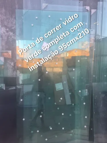 Porta de correr vidro verde