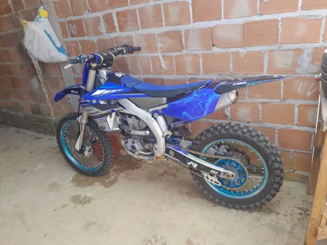 Moto muito boa pego troca com volta