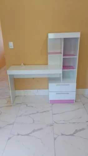 ESCRIVANINHA NOTÁVEL MÓVEIS BRANCO/ROSA 1320mm x 1370mm x 380mm