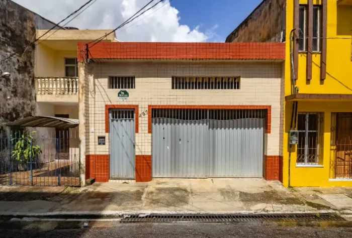 Casa c/2 pavimentos, 215m², 5/4, 2 vgs no Bairro da Batista Campos