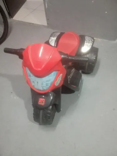 TRICICLO MARCA BANDEIRANTE ELETRICO INFANTIL
