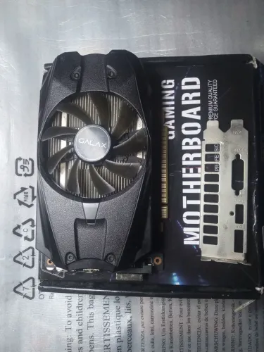 Placa de Vídeo GeForce GTX 1050 Ti 4GB OC DDR5 128Bits 50IQH8DSN8OC - Galax