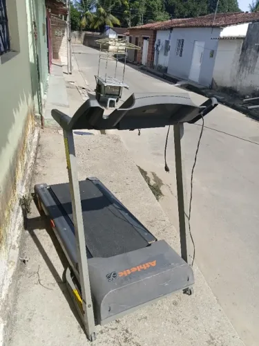 Esteira athleetic ergonômica 430ee suporta 120 kg