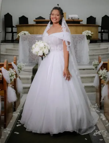 Vestido de noiva, novo e estruturado, feito em ateliê, usado apenas 2x
