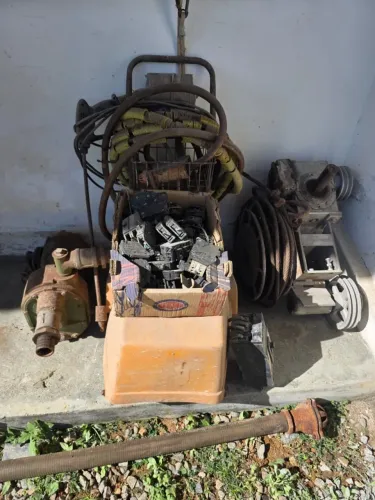 1 guincho com redução p/ 2.500kg 1 máquina de lavar a jato wap precisa de manutenção com m