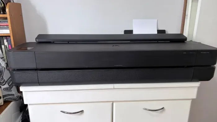 Impressora Plotter Designjet HP T650 preto e colorido, rolo 90cm
