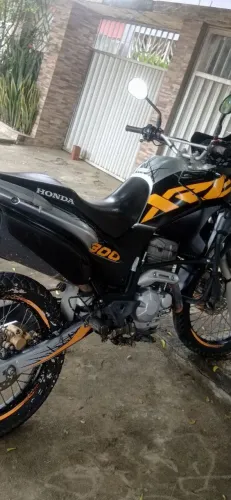 XRE 2018, moto muito nova