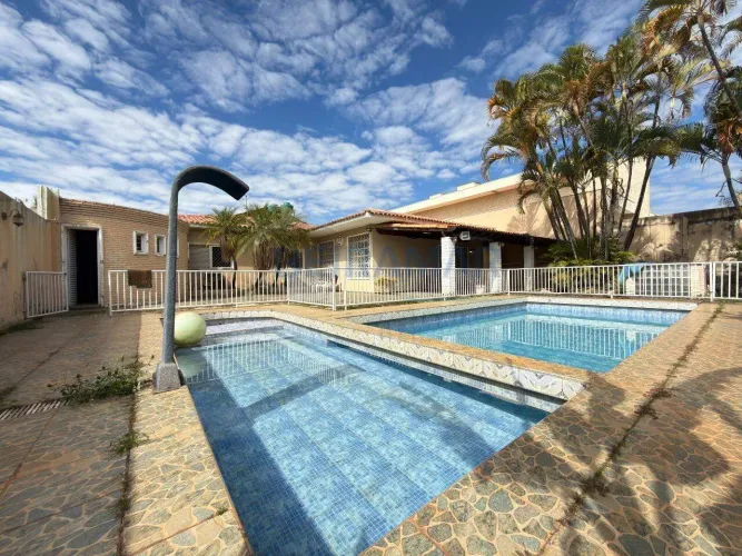 Casa Alto Padrão para Locação com 4 Quartos sendo 3 Suítes na SHIS QI 03 - Lago Sul